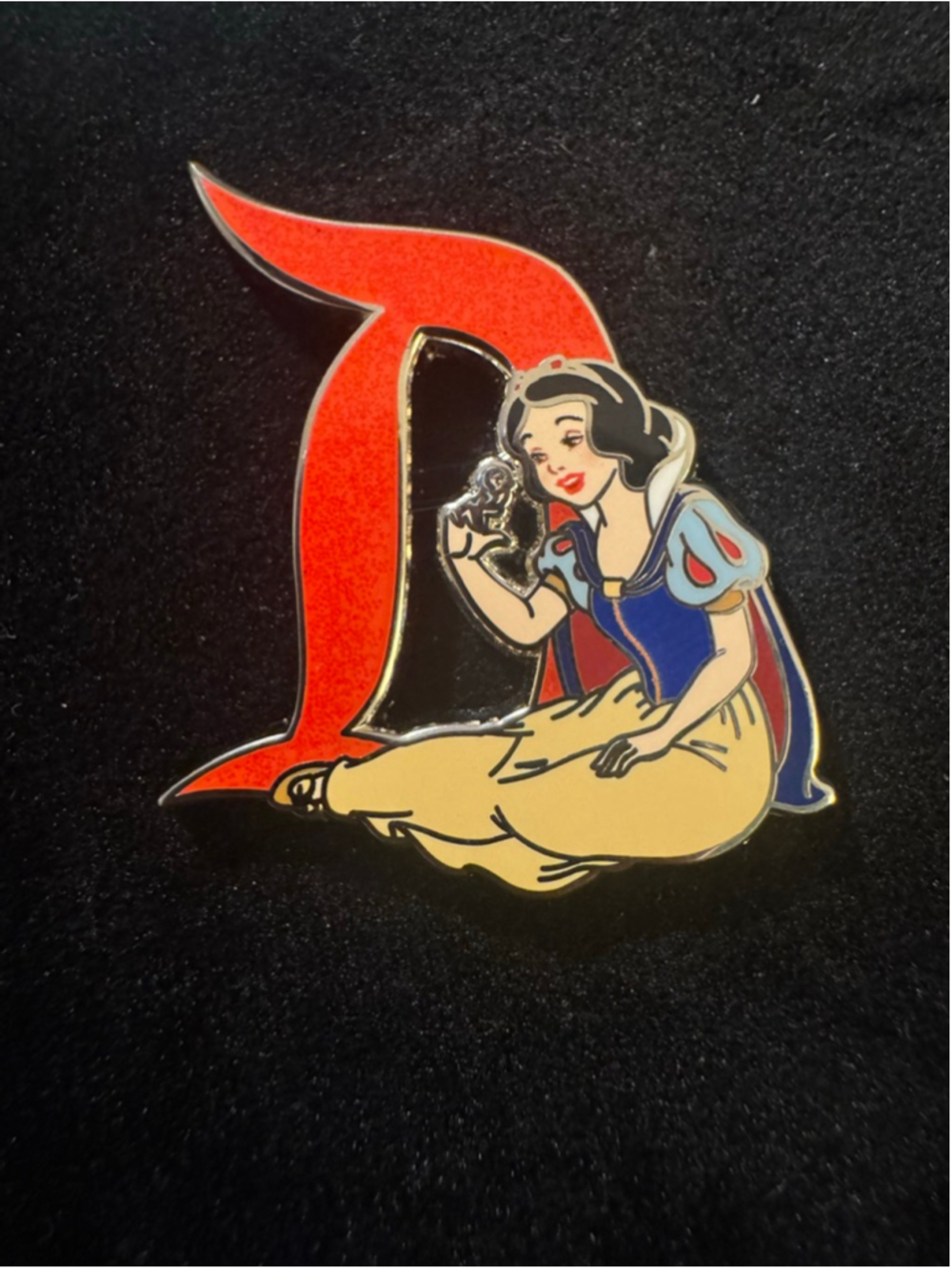 Disney Snow White Fantasy Disneyland D Pin LE 100 Pin